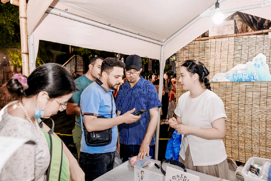 新中式养生风刮到夜市,把脉开方,健康 UP!