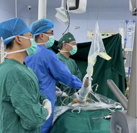 苏州明基医院骨科中心关节与运动医学科微创技术全覆盖：四大关节疑难杂症，「钥匙孔」内精准破解