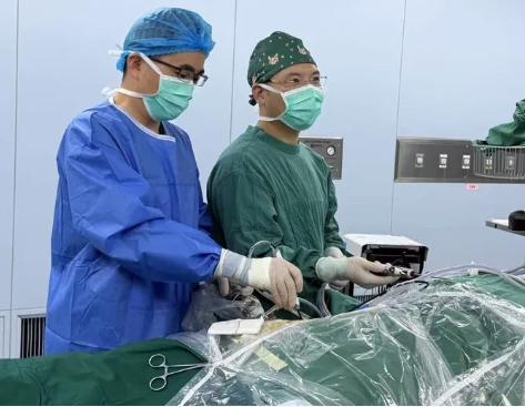 苏州明基医院骨科中心关节与运动医学科微创技术全覆盖：四大关节疑难杂症，「钥匙孔」内精准破解