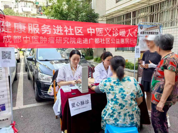 爱心义诊进社区!成都海大谢琳主任酷暑义诊,传递健康与爱