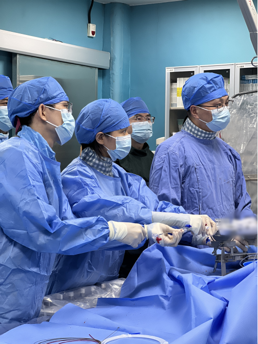 心脏里的「小孔」引发脑梗塞！我国首创的这一技术解决难题