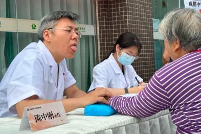 【陈中刚主任义诊】助力公益·为爱陪伴 爱心义诊进社区
