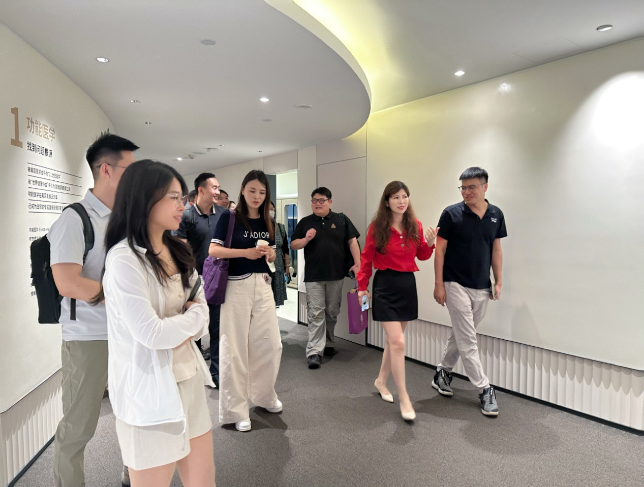 清华大学医学院探访重庆松山医院 共探医疗 3.0 生命健康新范式