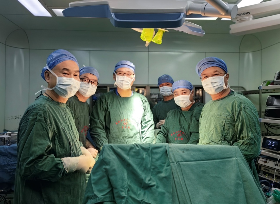 一面拒红包一面克「珠峰」 武汉医生德艺双馨照亮生命绝境