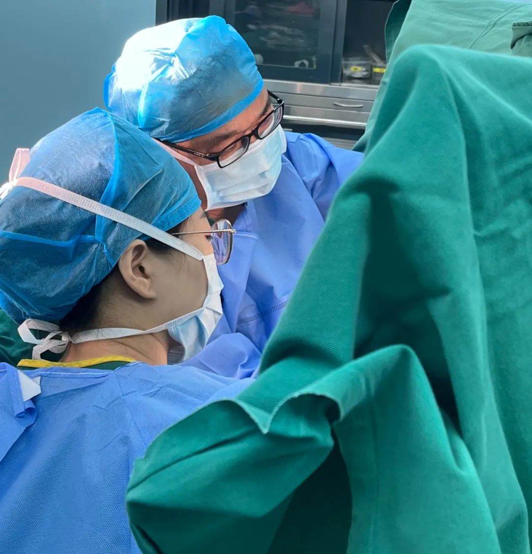 20 年「堵」王终于「通」了！一个手术让厕所「刑场」从变「加油站」！