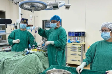 微创守护肾功能：泌尿外科腹腔镜手术造福两例复杂肾肿瘤患者