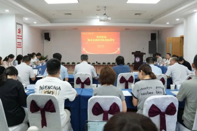 法国国家科学研究中心终身高级研究员陈春龙教授莅临绵阳市中心医院进行学术指导