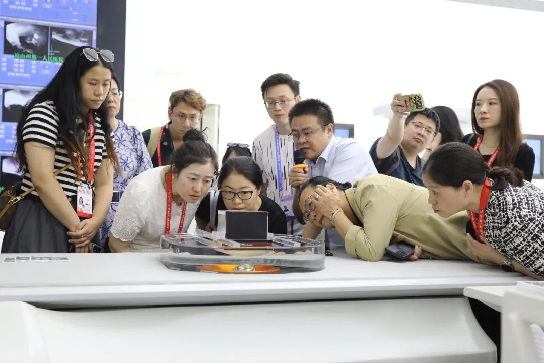 海外华文媒体聚焦海扶科技见证「重庆智造」力量