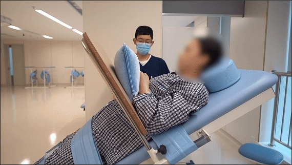 天轨+体感式情景互动:协同唤醒沉睡的意识,康复也能「温情有趣」