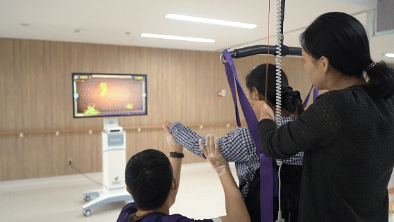 天轨+体感式情景互动:协同唤醒沉睡的意识,康复也能「温情有趣」