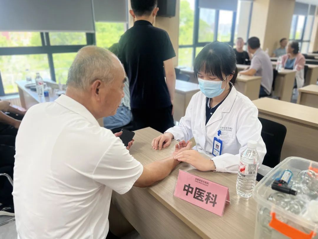 致敬退役军人,健康护航老兵!