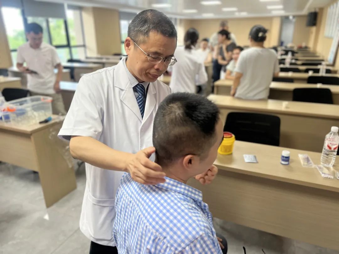 致敬退役军人,健康护航老兵!