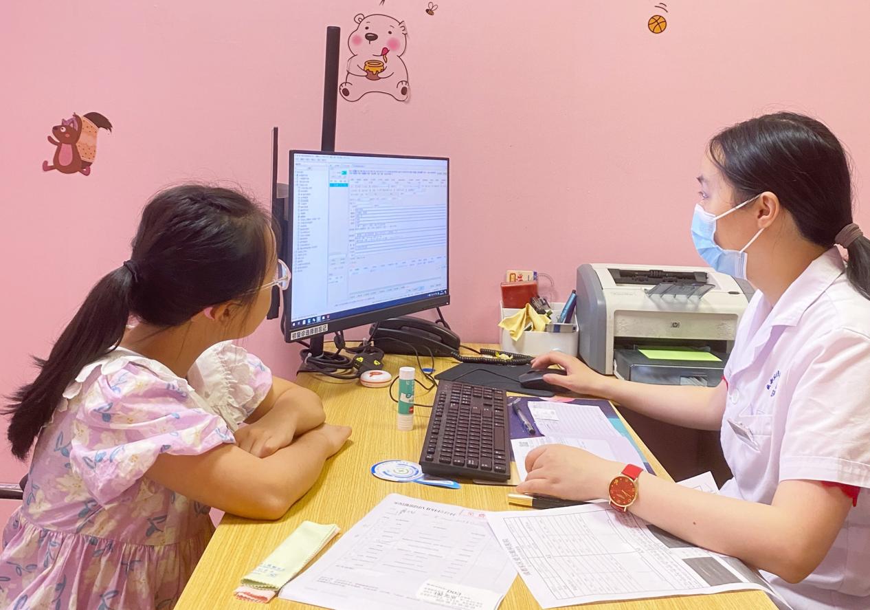 戴镜 3 年仅增 25 度，「爱二代」近视防控 的「通关秘籍」