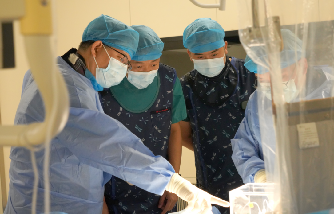 成都京东方医院成功开展钇 [90Y] 微球治疗肝脏恶性肿瘤手术