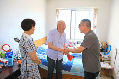 八一军旗红 情暖老战士——本溪市中心医院走访慰问参战老英雄