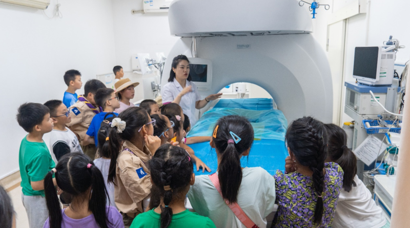 感受中国原创技术，近 60 组卓越少年义工团亲子家庭走进海扶刀发源地