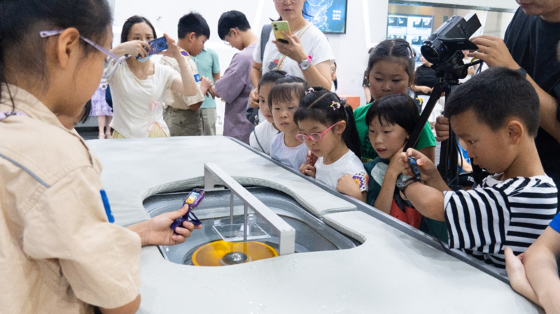 感受中国原创技术，近 60 组卓越少年义工团亲子家庭走进海扶刀发源地