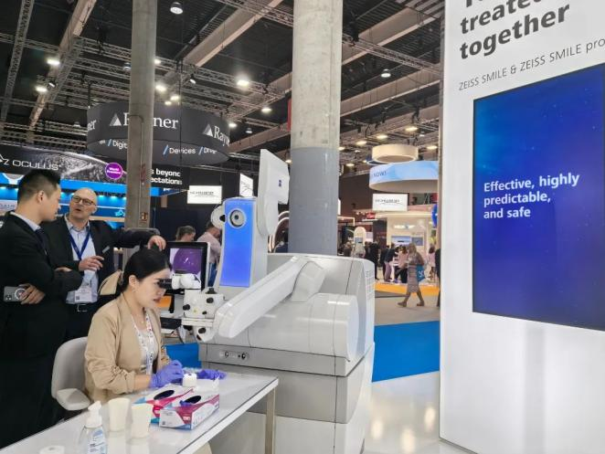 武汉普瑞眼科双院长荣获「新微创全飞秒 SMILE pro 手术认证专家」