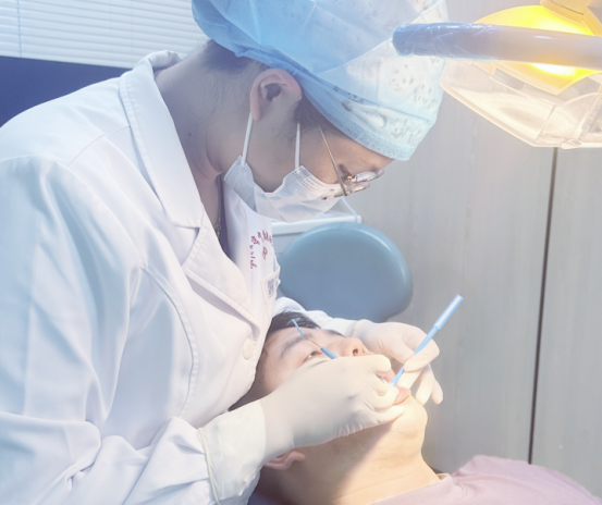 牙缝「增大」，这锅可不能让洗牙背