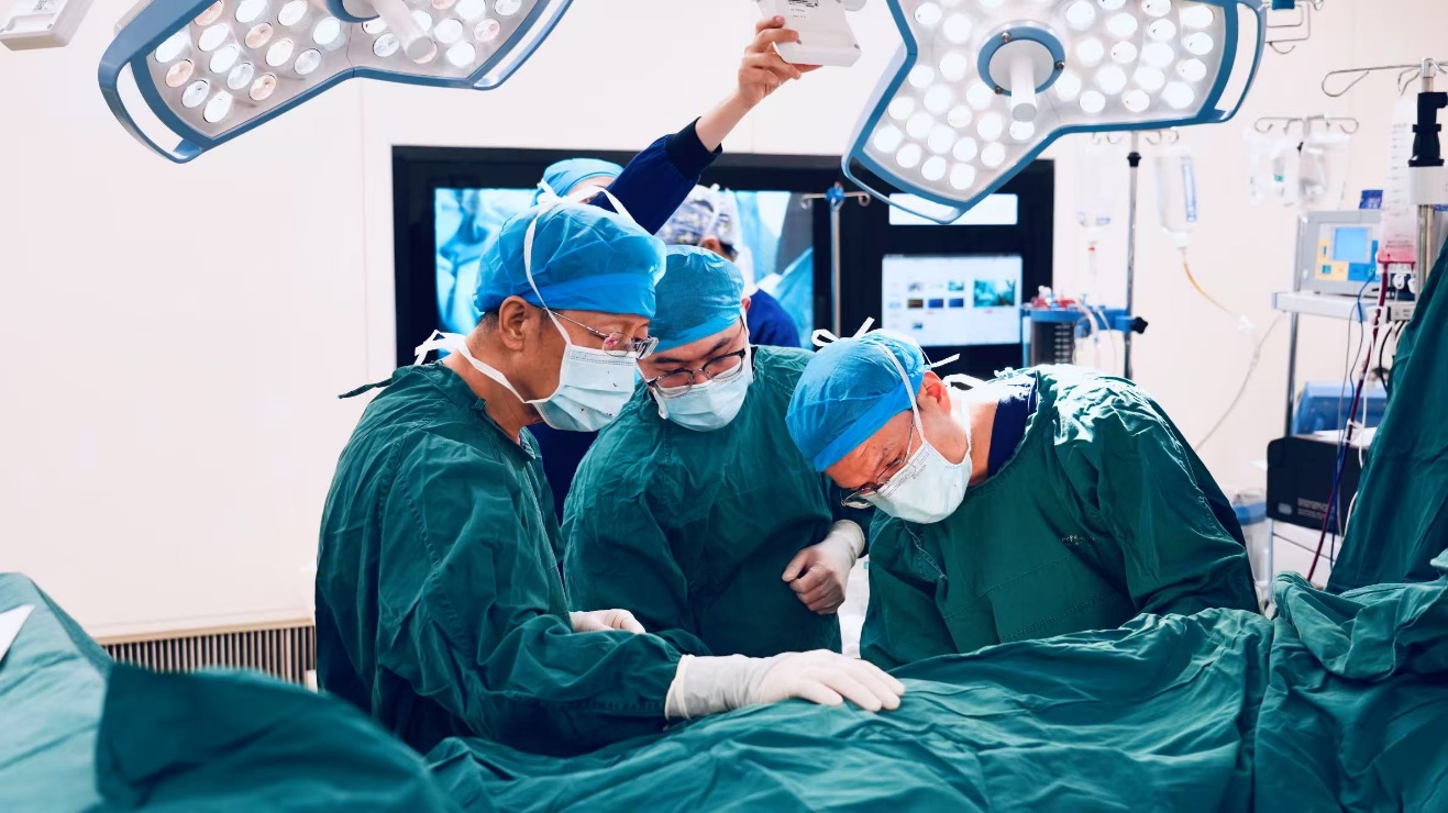 托起生命的脊梁：一场改写医学禁区的攻坚战