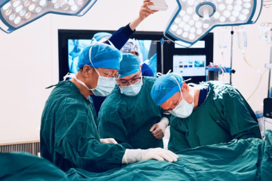 托起生命的脊梁：一场改写医学禁区的攻坚战