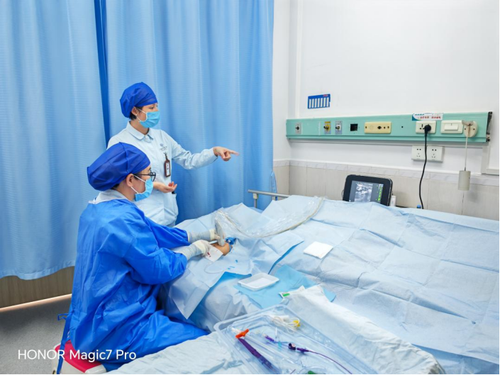 不到 15 分钟，「生命线」一次打通｜广西医科大学一附院完成广西首例「肿瘤+高颅压」3CG 磁导航 PICC 置管新技术