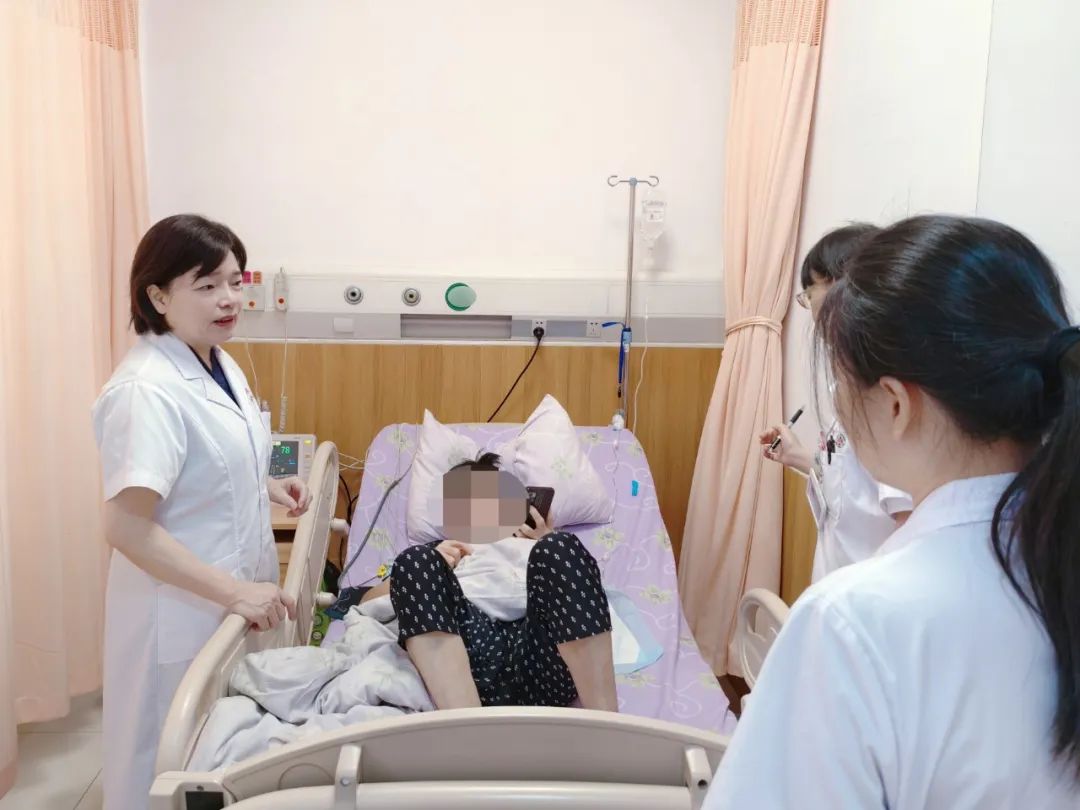 老人私处黄豆大疙瘩不疼不痒，拖成鸡蛋大还渗血，一查竟是癌