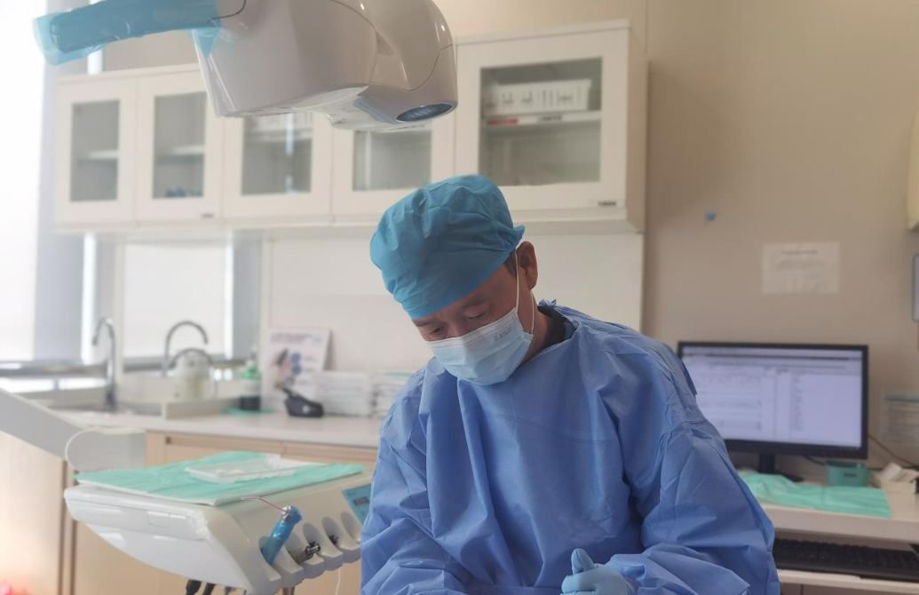 3 年定制 60 多副隐形牙套,助力 20 岁女孩告别「鸟嘴」