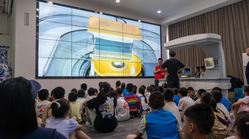 探秘中国原创黑科技，60 多组卓越少年义工团亲子家庭走进海扶刀发源地