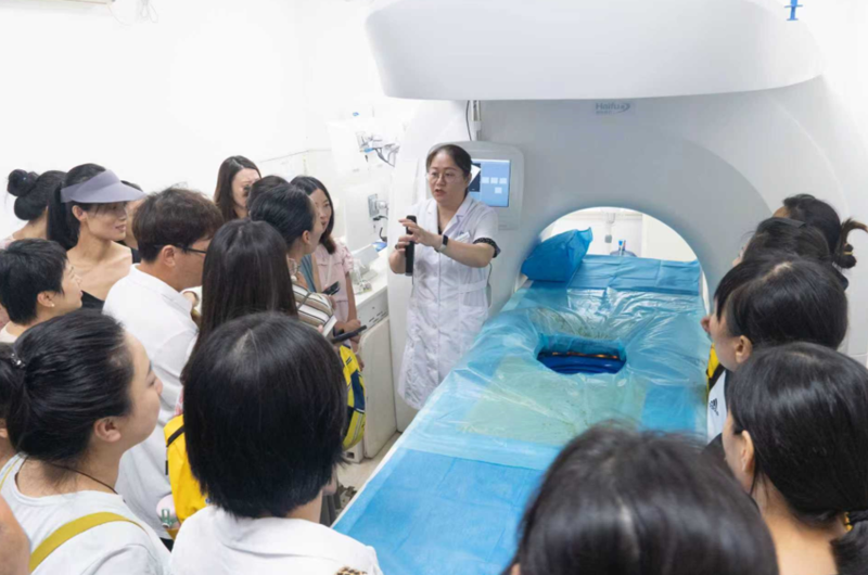 探秘中国原创黑科技，60 多组卓越少年义工团亲子家庭走进海扶刀发源地