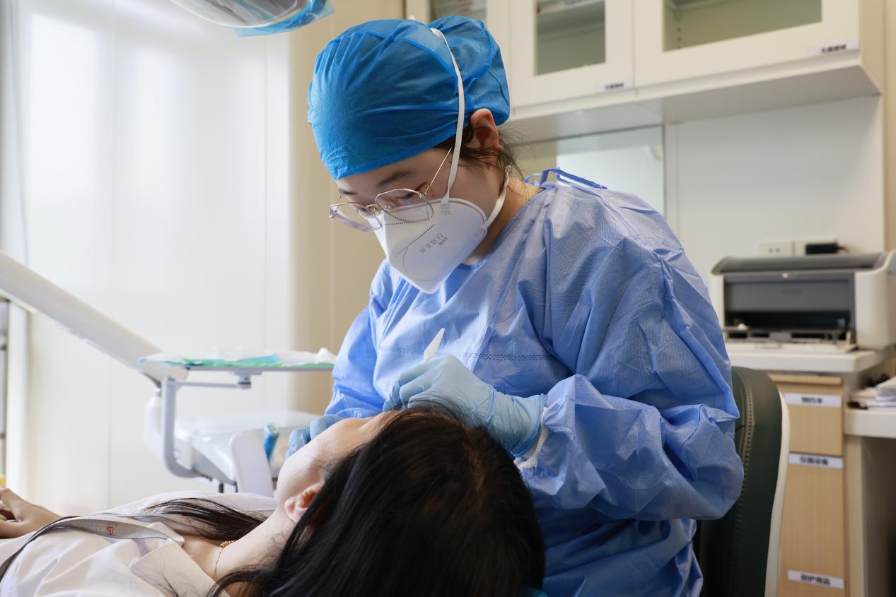 3 年定制 60 多副隐形牙套,助力 20 岁女孩告别「鸟嘴」