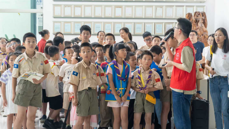 探秘中国原创黑科技，60 多组卓越少年义工团亲子家庭走进海扶刀发源地