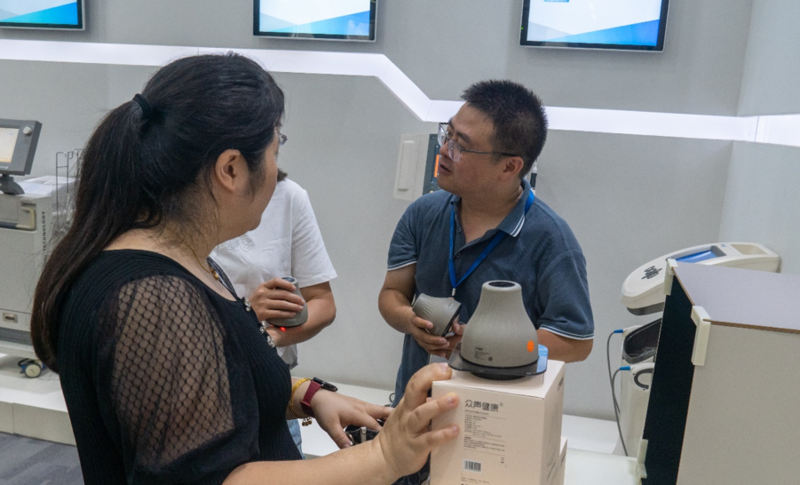 探秘中国原创黑科技，60 多组卓越少年义工团亲子家庭走进海扶刀发源地