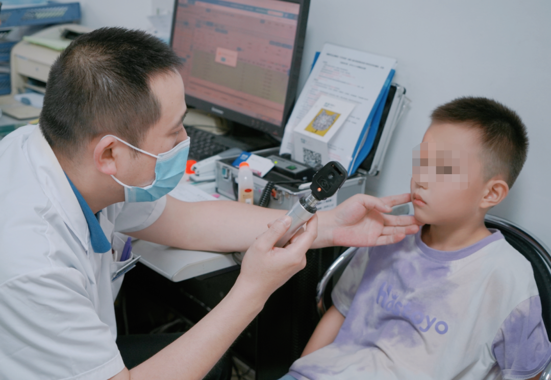 湖北小儿眼科名医戴鸿斌丨 30 年死磕一个 「小众病」,托举孩子光明未来