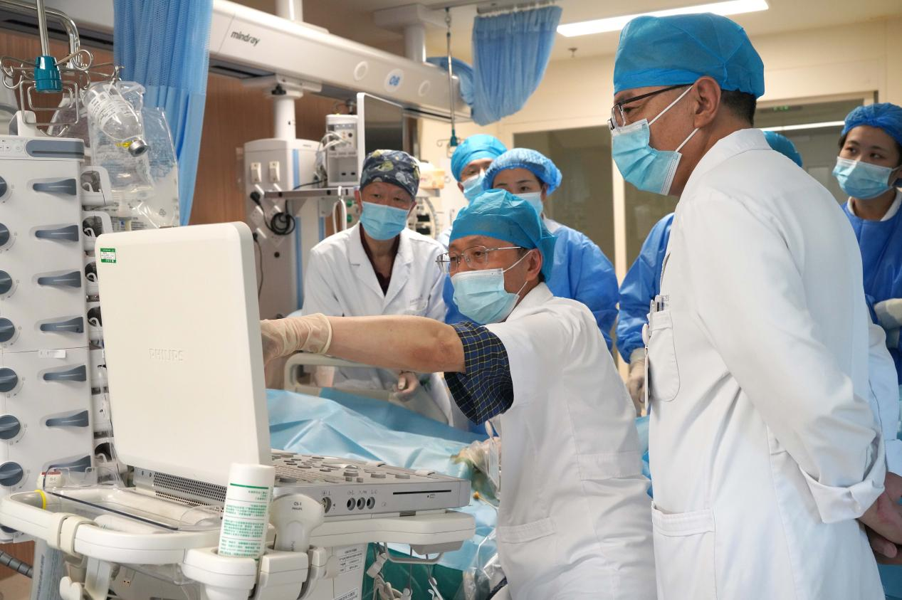 成都京东方医院成功开展超声与内镜联合胃造瘘术 多学科协作开辟营养支持新路径