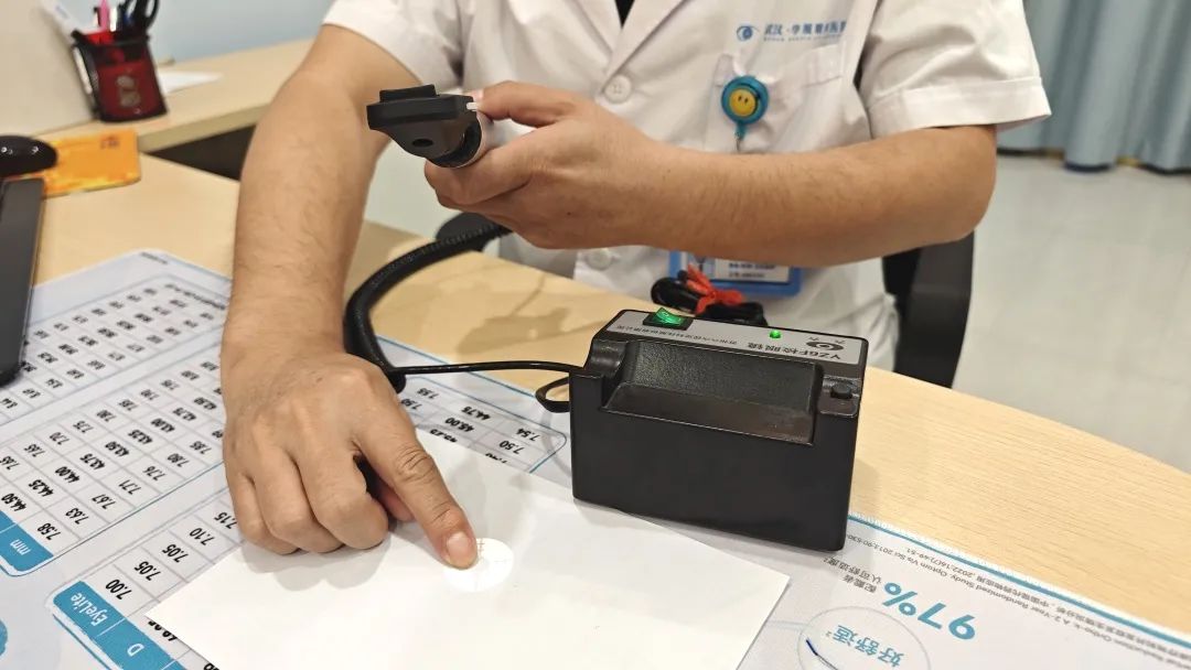 湖北小儿眼科名医戴鸿斌丨 30 年死磕一个 「小众病」,托举孩子光明未来