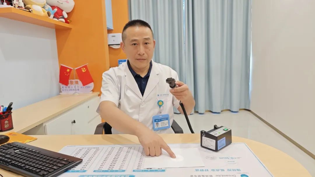 湖北小儿眼科名医戴鸿斌丨 30 年死磕一个 「小众病」,托举孩子光明未来