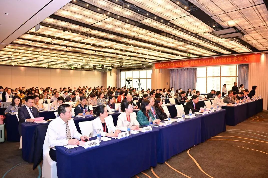 湖北小儿眼科名医戴鸿斌丨 30 年死磕一个 「小众病」,托举孩子光明未来