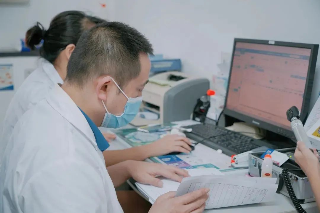 湖北小儿眼科名医戴鸿斌丨 30 年死磕一个 「小众病」,托举孩子光明未来