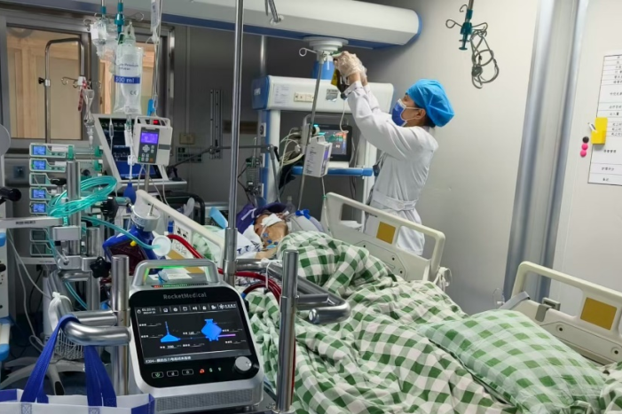 惊魂聚餐，6 厘米猪脚「封喉」！正确急救+ECMO「杀」出重生路