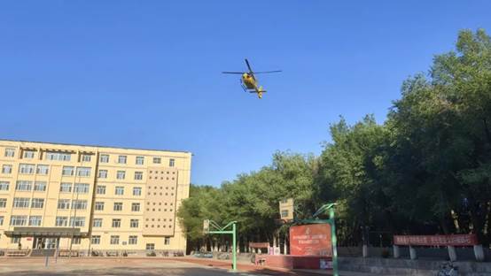 搭乘「空中 120」转运、双下肢瘫痪的高龄患者康复出院