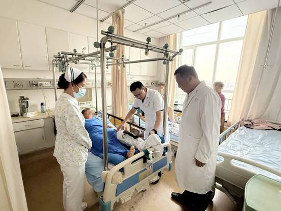 跨越 300 公里生命接力！北疆区域医疗中心 6 小时「抢通」血管 保肢成功