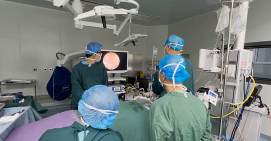 搭乘「空中 120」转运、双下肢瘫痪的高龄患者康复出院