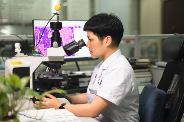 武汉大学人民医院袁静萍教授荣膺 2025 年度「荆楚最美健康守护者」