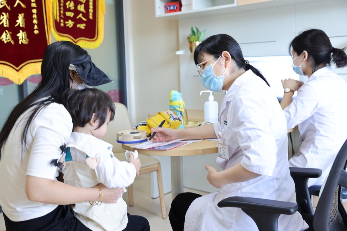 五年守护，949601 次托举！草莓医院大儿科温度持续上升