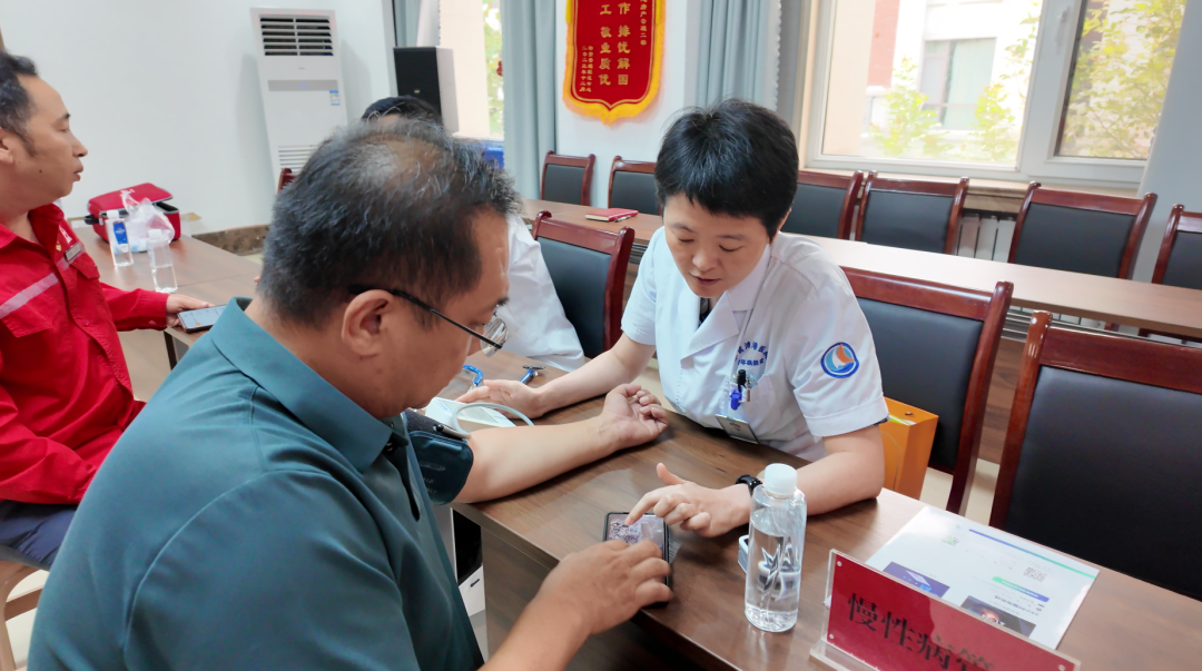鸿港医院「深入企业送健康」活动走进胜利油田房产管理维修中心