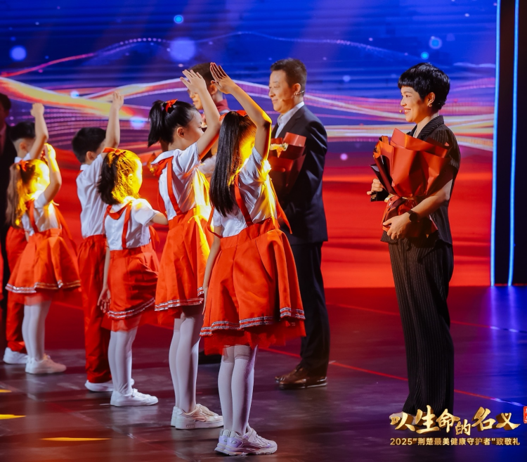 武汉大学人民医院袁静萍教授荣膺 2025 年度「荆楚最美健康守护者」