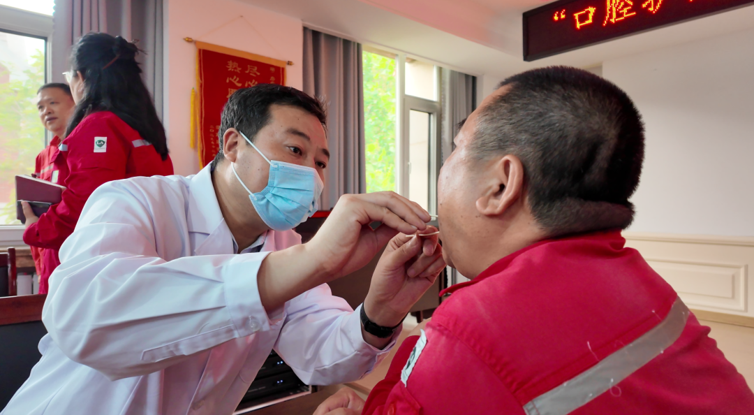 鸿港医院「深入企业送健康」活动走进胜利油田房产管理维修中心
