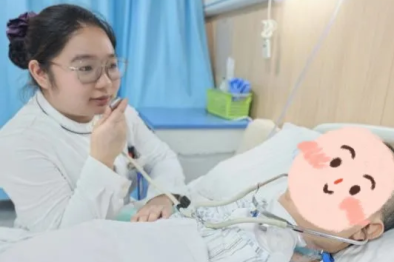 她用专业与温暖，成为患者心中的「光」——解颖