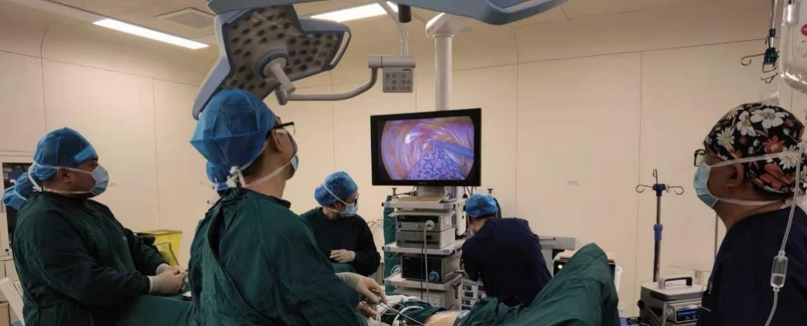 82 岁老人带「小孔」康复出院 微创技术破解高龄手术难题